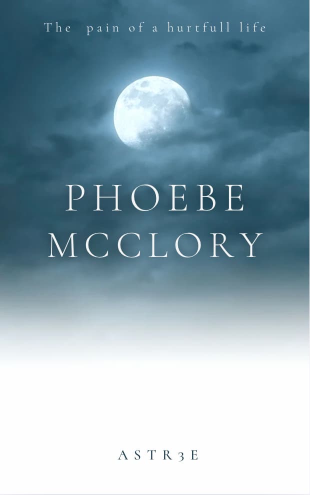 Couverture de livre portant le nom "Phoebe McClory" représentant une lune brillante dans un mélange de ciel et de nuage bleuté s'estompant sur du blanc